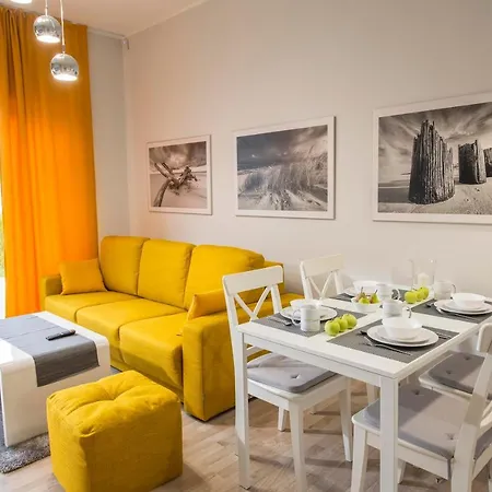 アパート Piasek I Woda W Grzybowie 150m Od Plazy グジボボ